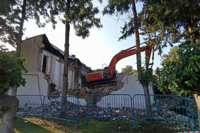 Adana'nın Tarihi 75. Yıl Sanat Galerisi yıkıldı