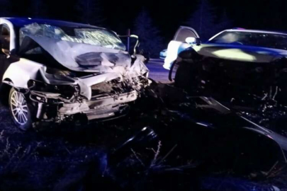 Burdur'da iki otomobilin çarpıştığı kazada 1 kişi öldü, 2 kişi yaralandı