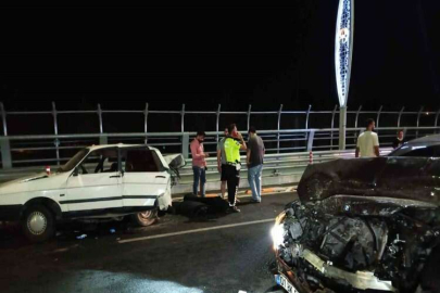 Lüks otomobilin çarptığı otomobil kağıt gibi ezildi: 1 ölü, 1 yaralı