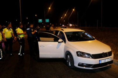 Filmleri aratmayan kovalamaca kamerada: Ehliyetsiz sürücü polisten kaçamadı