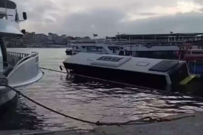 Eminönü’nde İETT otobüsü denize düştü
