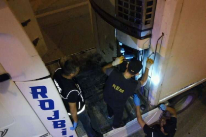 Mersin'de arama yapılan tırda 2 kilo 950 gram uyuşturucu ele geçirildi