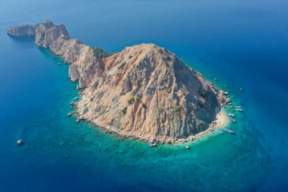 Deniz ve kumuyla ünlü Suluada'da tur tekneleri için "plaja mesafeli bağlama yeri" talebi