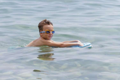 Antalya'da serinlemek isteyenler sahil ve mesire alanlarını doldurdu