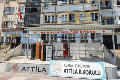 Adana'da esnaf, çocuklar için okulu boyattı