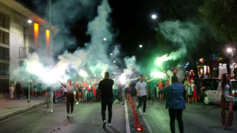 Burdur'da kortej yürüyüşü ve Sakiler konseri mest etti