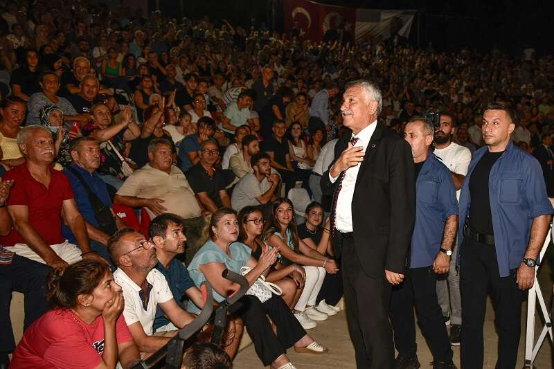 Arif Sağ, Merkez Park Amfi Tiyatro’da-2 (2)