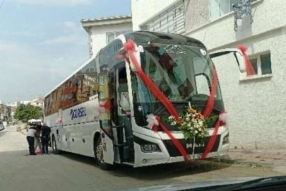 ‘Gelin otobüsü’ ile dünya evine girdiler
