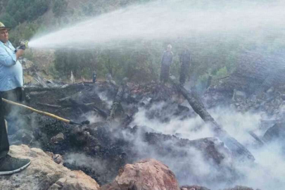 Feke’de ağıl yandı 60 keçi telef oldu