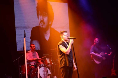 Emir Can İğrek: "Ali Cabbar şarkısının başına gelmeyen kalmadı"