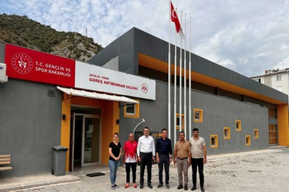 AK Parti Antalya Milletvekili Uslu, Finike Güreş Antrenman Salonu'nu inceledi