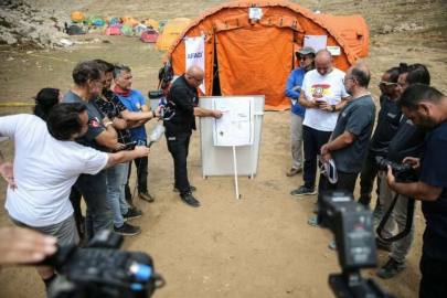Mersin'de mağarada rahatsızlanan ABD'li dağcının tahliye çalışmaları devam ediyor