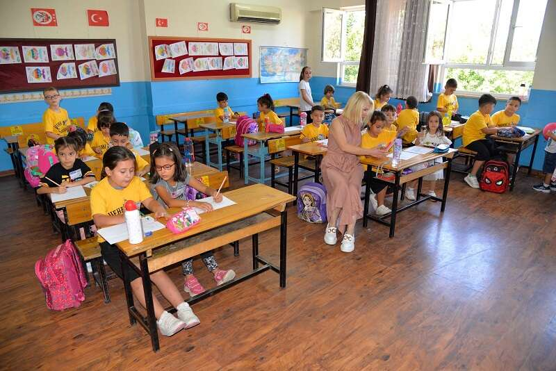 Okullar 20 milyon öğrenci ile şenlendi-1