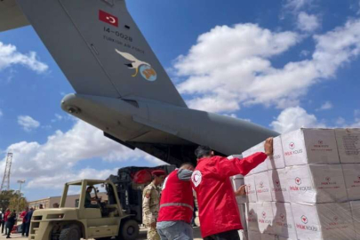 Türk Kızılay ekibi Libya’daki selzedelere yardım için bölgeye ulaştı