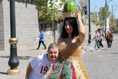 Diyarbakır’ın tarihi sokaklarında bitkili defile