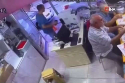 Kahvaltı yaparken işyerine hırsız girdi, telefonunun çalındığını güvenlik kamerasından öğrendi