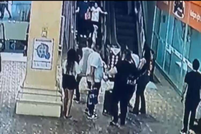 İstanbul’da AVM’de "yan baktın" kavgası kamerada