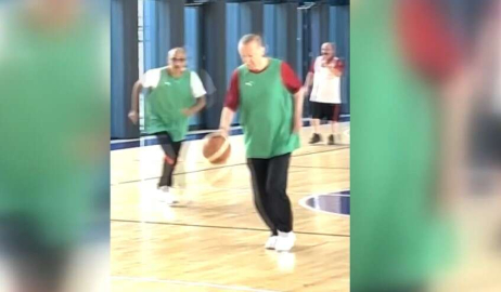 AK Parti'li Varank, Cumhurbaşkanı Erdoğan'ın basketbol oynarken çekilen görüntülerini paylaştı