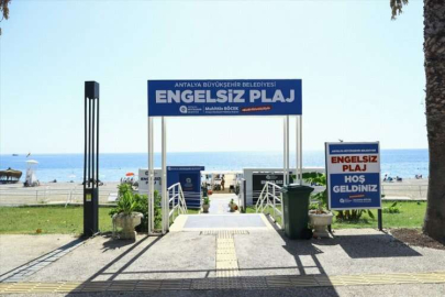 Engelsiz Plaj, engelli turistlerin de denize girmesini kolaylaştırıyor