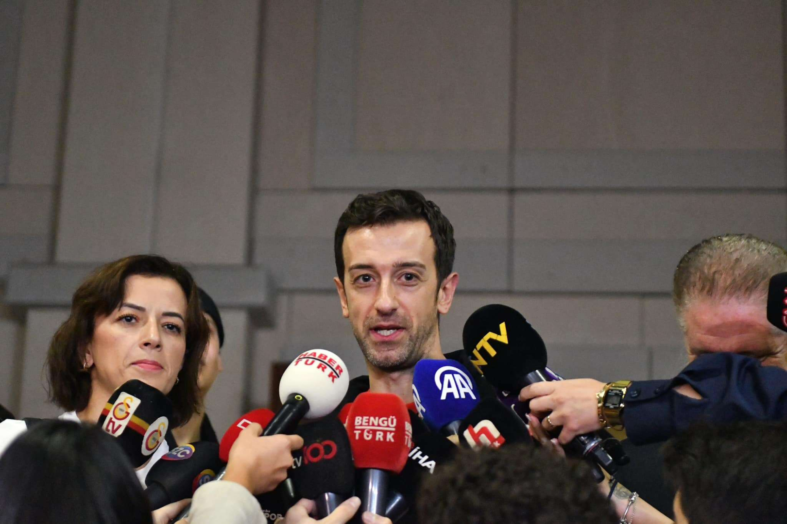 Sultanlara coşkulu karşılama4