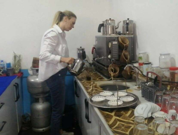 Kadından kahveci mi olur diyenlere aldırmadı, iş yeri dolup taşıyor