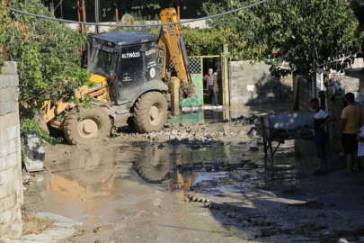 Altınözü'nde sağanak hayatı olumsuz etkiledi