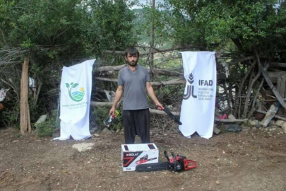 Osmaniye’de çiftçilere budama ekipmanları dağıtıldı