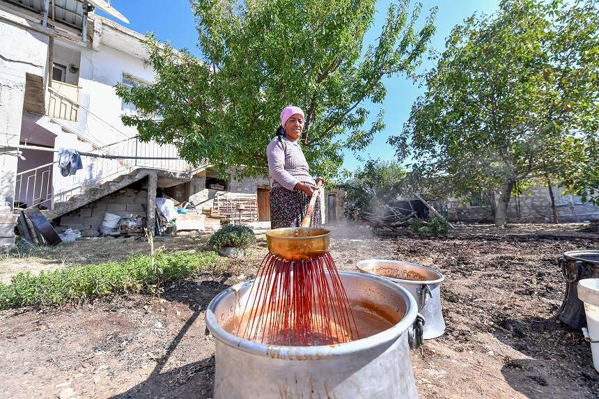 pekmez yapımını izleyip doyasıya eğlendiler-1