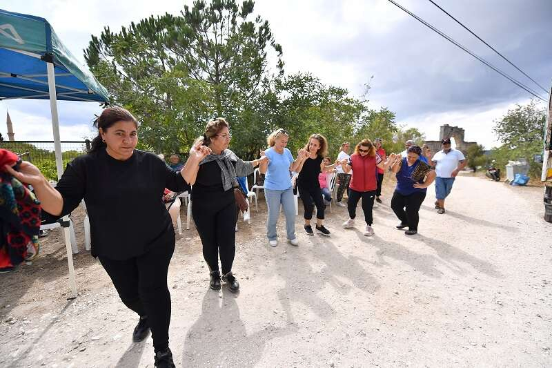 pekmez yapımını izleyip doyasıya eğlendiler-2