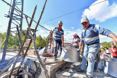 Pekmez yapımını izleyip, doyasıya eğlendiler
