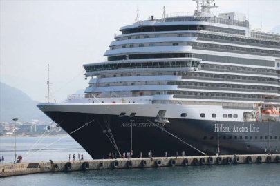 Dev kruvaziyer, rotasını İsrail'den Alanya'ya çevirdi