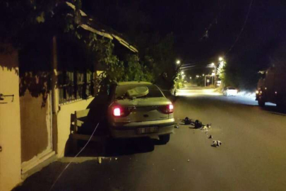 Adana'da aydınlatma direğine çarpan otomobilin sürücüsü yaralandı