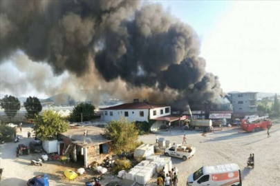 Kaş'ta beyaz eşya ve mobilya mağazasında çıkan yangın söndürüldü