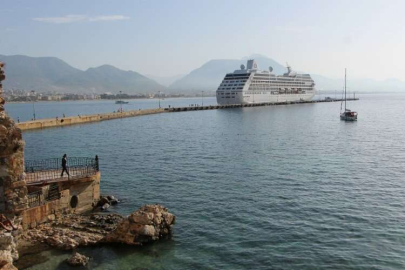 Kruvaziyer "Sirena" Alanya Limanı'na demirledi