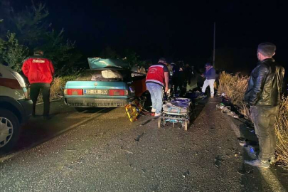 Otomobille kamyonetin çarpıştığı kazada 3 kişi öldü