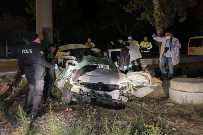 Doğum günü eğlencesinden dönen gençlerin yaptığı kazada 3 kişi öldü