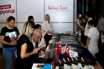 ’8. CNR Mersin Kitap Fuarı’nda Mersin Büyükşehir Belediyesinin standına yoğun ilgi