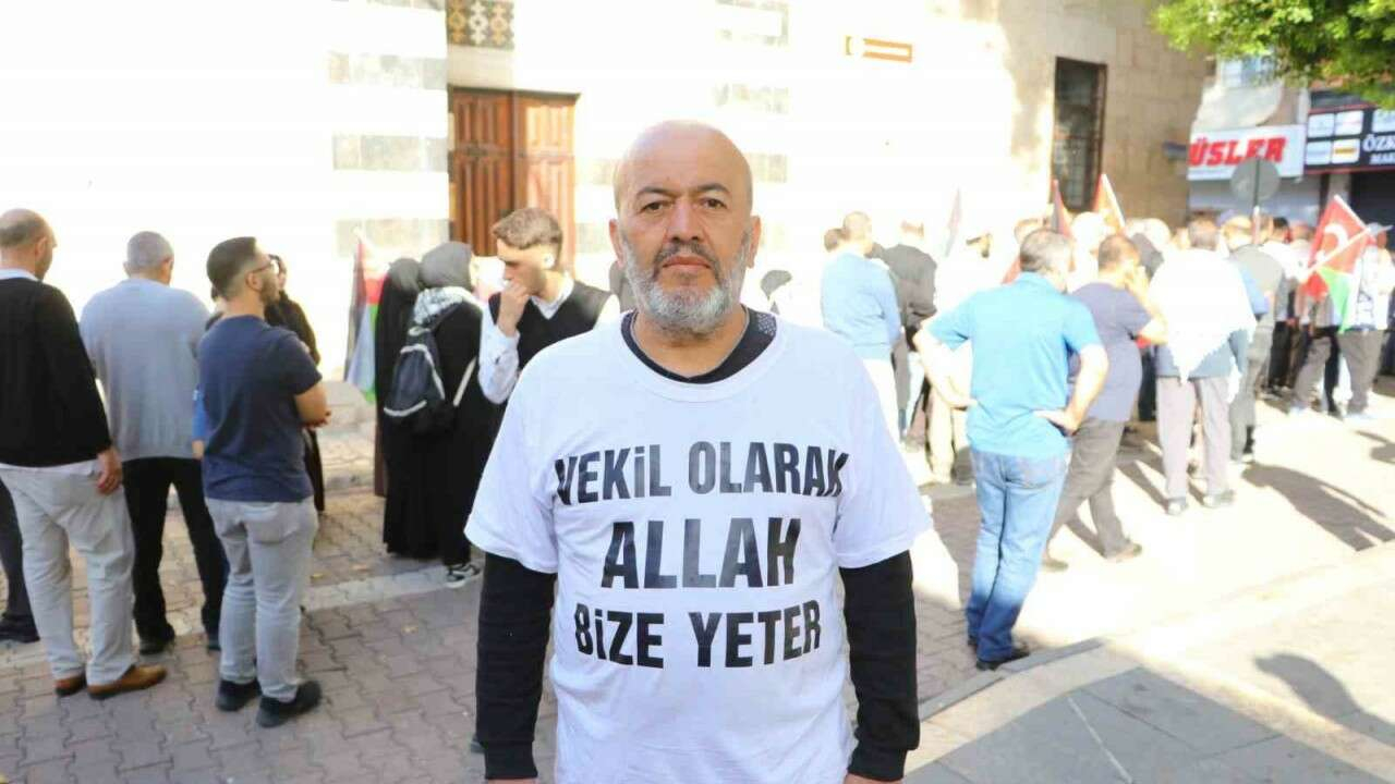 Filistin’e yürüyen grup bir gece dinlendiği Adana’dan Hatay’a hareket etti