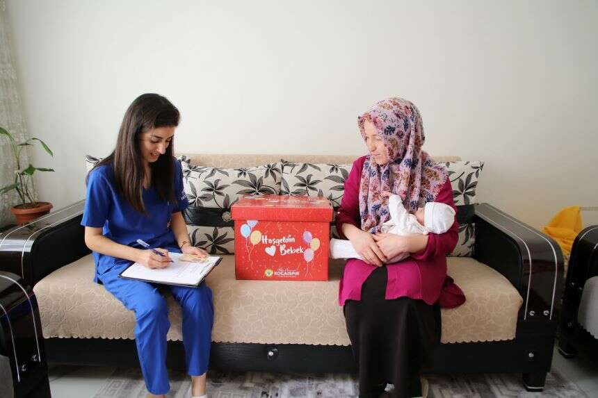 Yüreğir’de yeni doğan bebeklere ‘Hoş Geldin’ hediyesi2