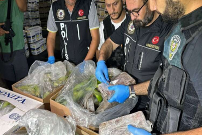 Bakan Yerlikaya duyurdu: "Mersin Limanı’nda muz kolileri içerisinde gizlenmiş 610 kilogram kokain ele geçirildi"