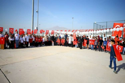 Depremin merkez üssünde Cumhuriyet coşkusu devam ediyor