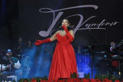 Mersin'de Cumhuriyet'in 100. yılı dolayısıyla fener alayı düzenlendi