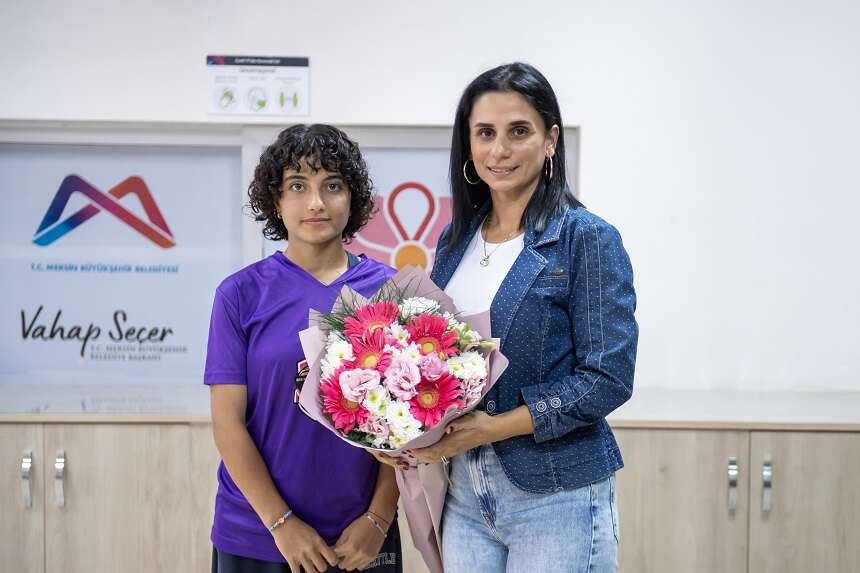 'Kır Çiçekleri' millî atlet Nevin Yanıt'ı dinledi2 (1)