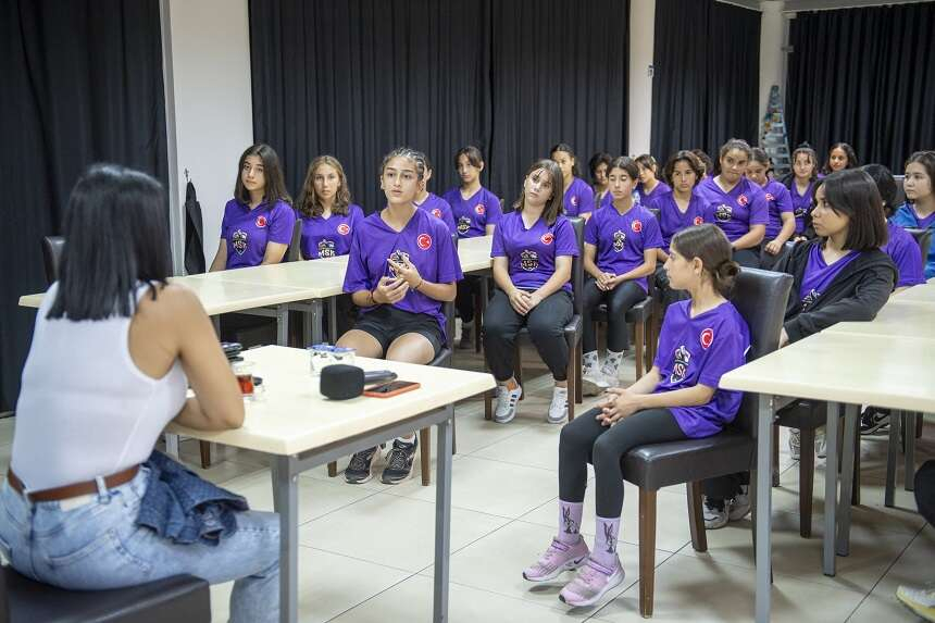 'Kır Çiçekleri' millî atlet Nevin Yanıt'ı dinledi2 (2)