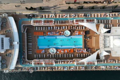 İstanbul’da dev yolcu gemisi yoğunluğu dron kamerasına yansıdı