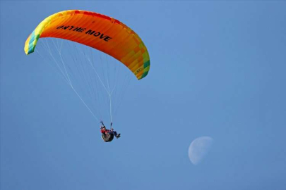 Adana'da 2 gün sürecek yamaç paraşütü şampiyonası başladı