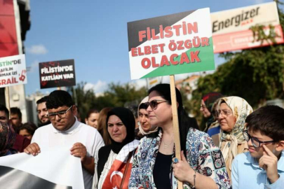 Adana ve Osmaniye'de AK Parti'li gençler, İsrail'in saldırılarını protesto etti