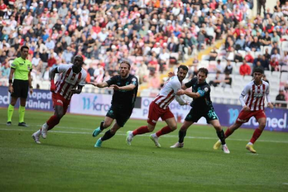 Kluivert: Performansımızın altındaydık