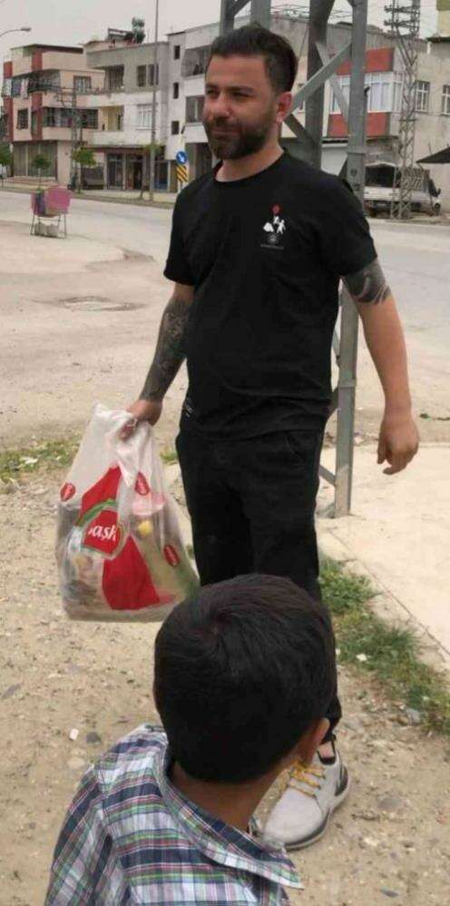 Ogün Abi Derneği’nden yüzlerce aileye gıda kolisi-1