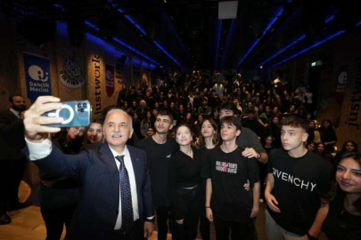 Ümraniye Belediyesi’nden gençlere 7 bin TL burs